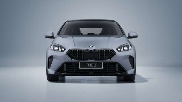 BMW kidney grille in mesh design BMW 2 Series Gran Coupé Snapper Rocks Blue metallic F44 close-up front