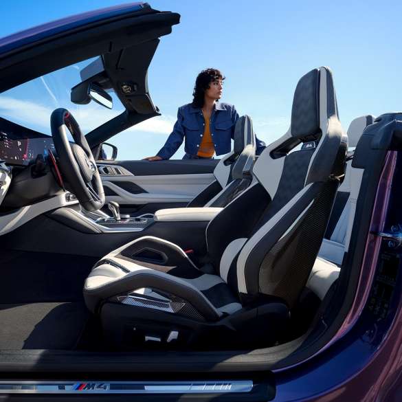 全新BMW M4双门轿跑车图片