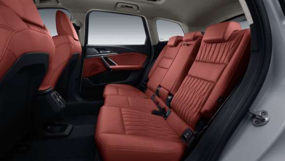 宝马X1后行李箱盖自动开启