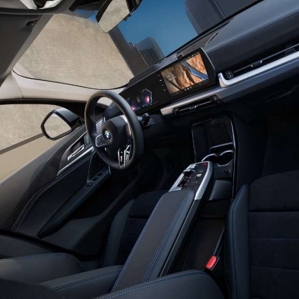 创新宝马X2内饰空间