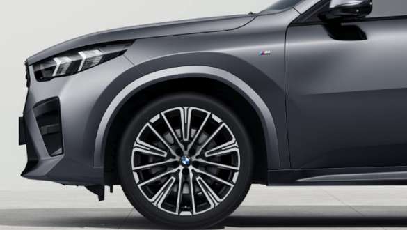 创新宝马X2M运动套装专属黑色高光侧裙边