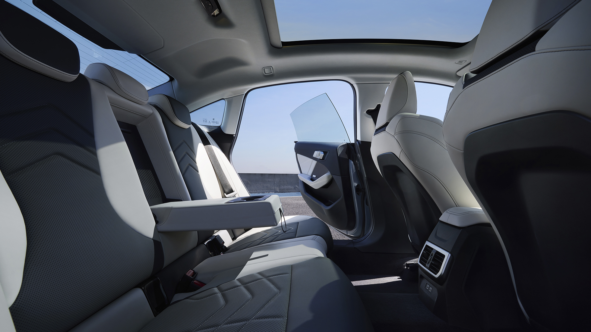 Video BMW 2 Series Gran Coupé F44 Snapper Rocks Blue metallic exterior