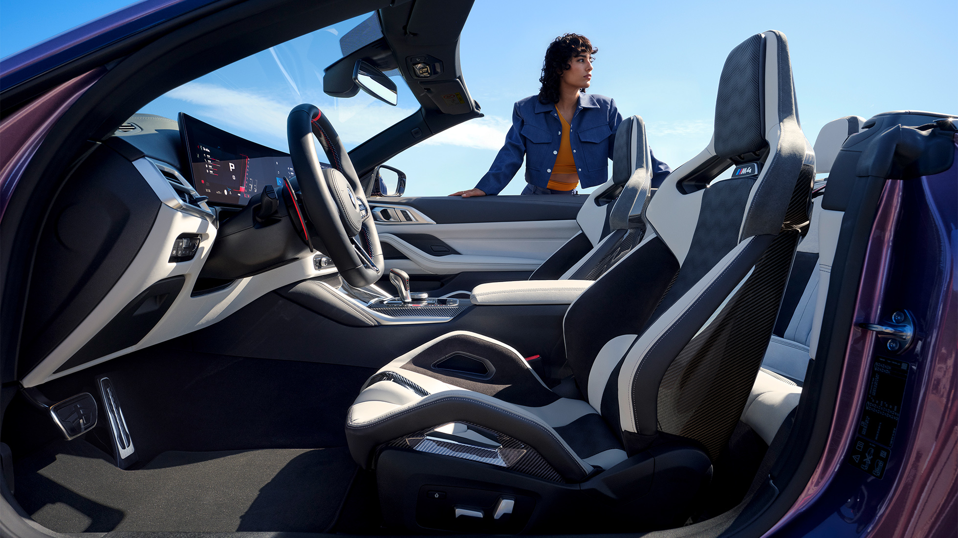 全新BMW M4双门轿跑车图片