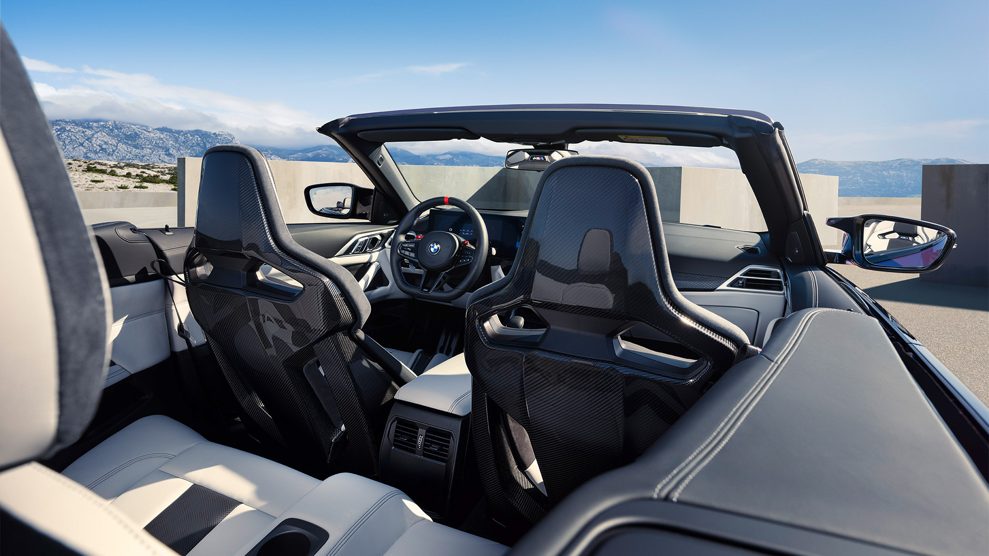 全新BMW M4双门轿跑车图片