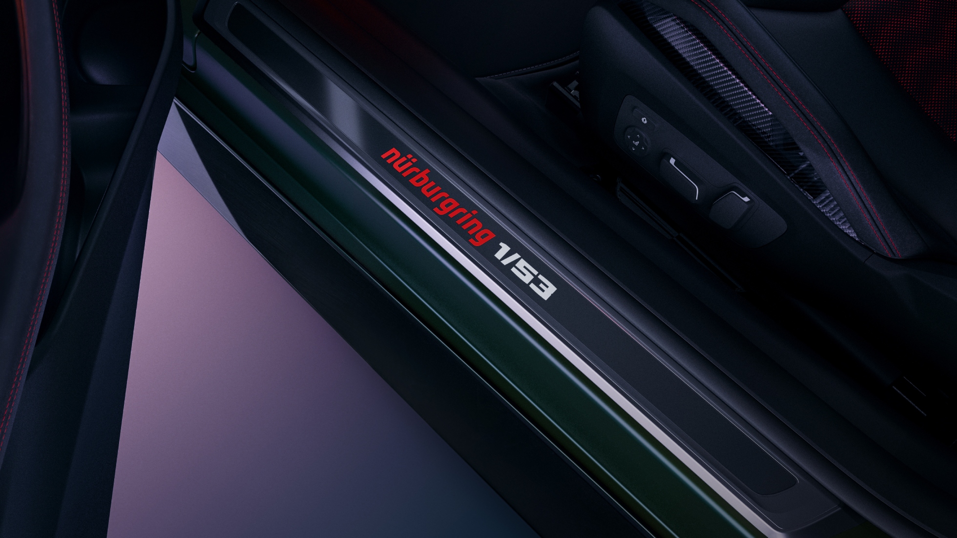  “nürburgring 1/53”专属标识迎宾踏板