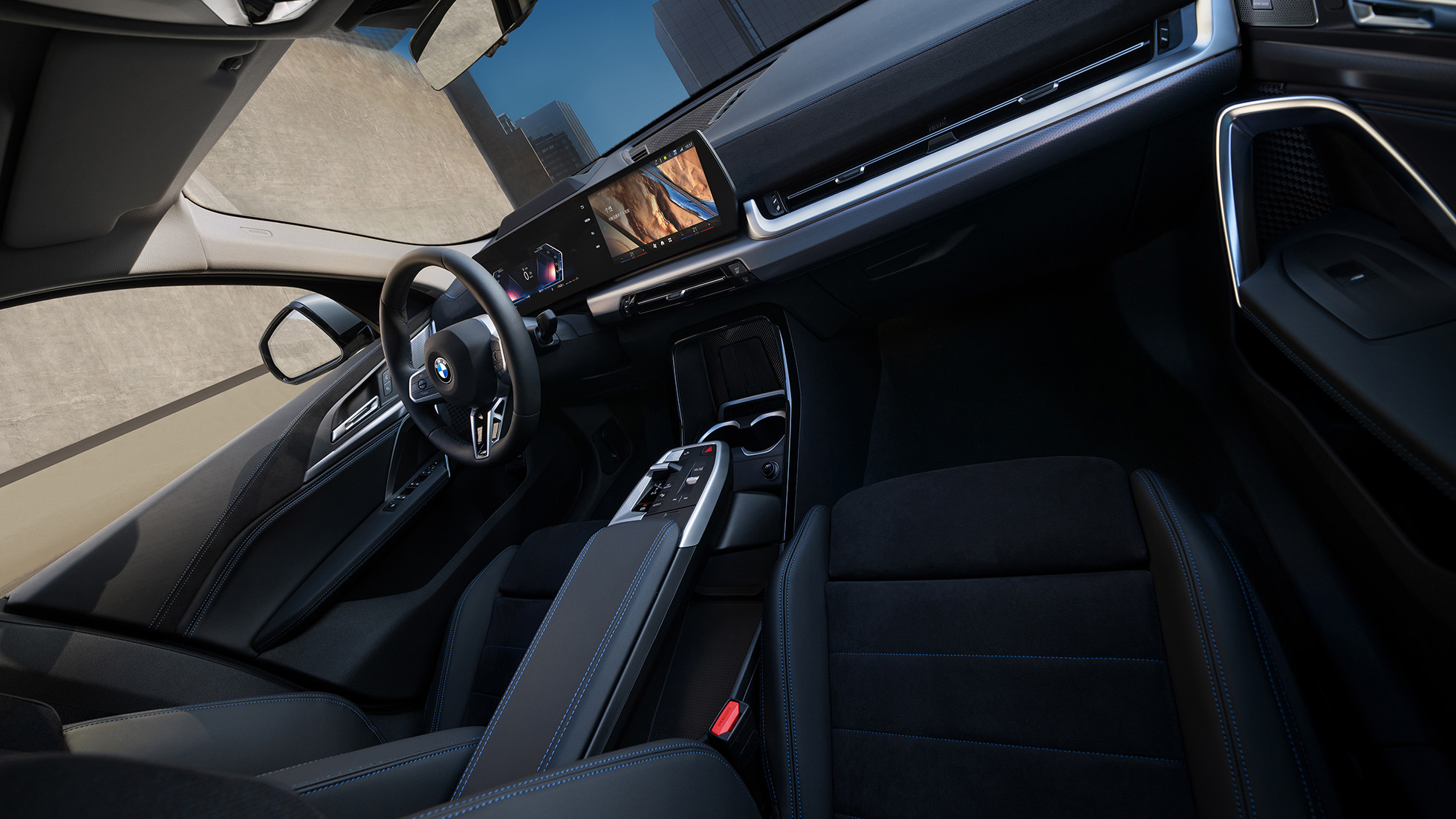 创新宝马X2内饰空间